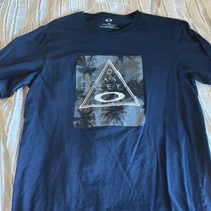 Men’s Oakley tshirt